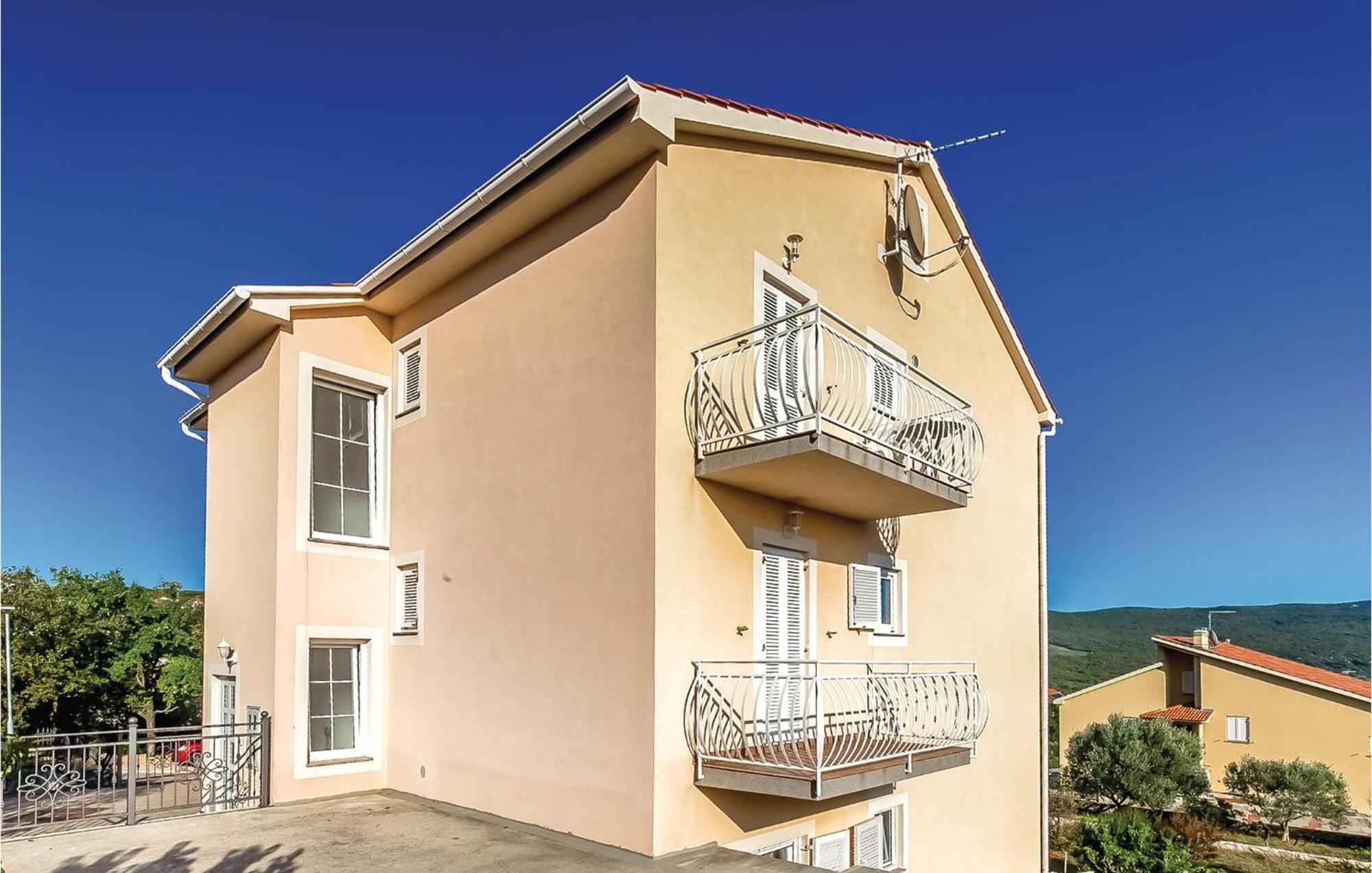 Stunning Apartment In Kornic With House Sea View Extérieur photo