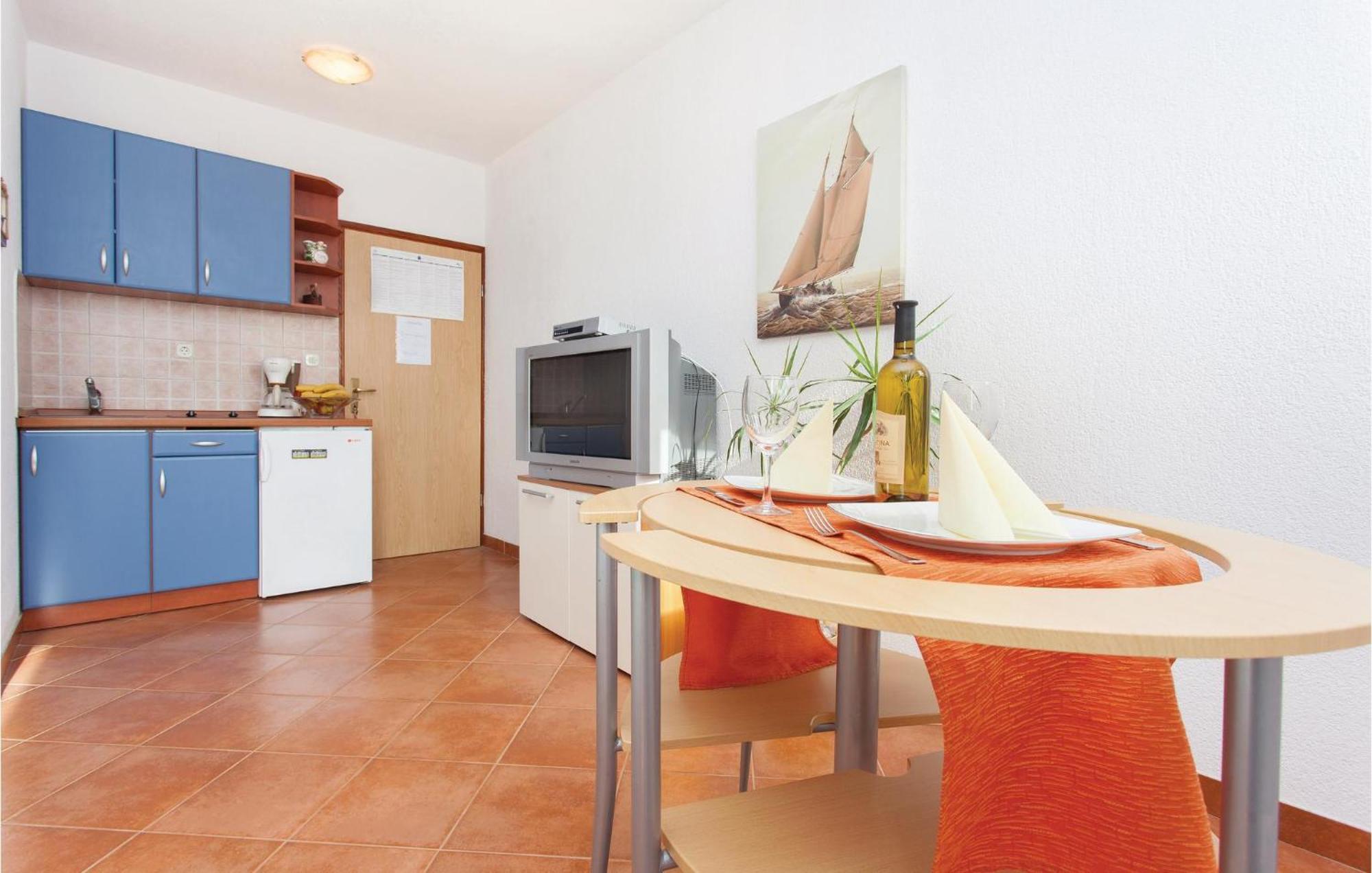 Stunning Apartment In Kornic With House Sea View Extérieur photo
